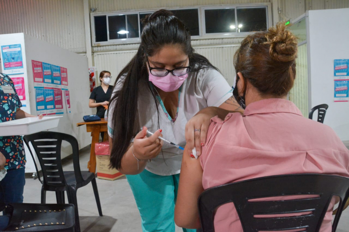 ALTA CONVOCATORIA EN LA «NOCHE DE LAS VACUNAS» EN BROWN