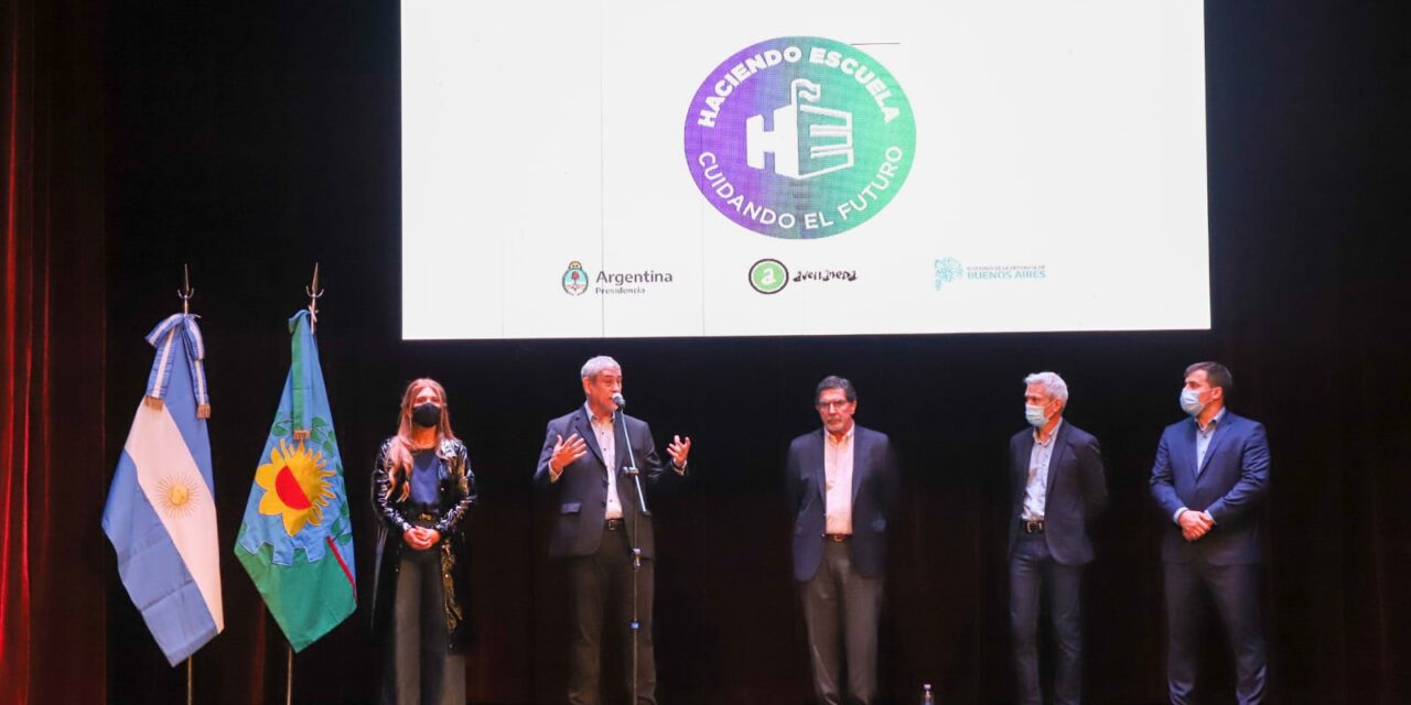 FERRARESI Y SILEONI RELANZARON «HACIENDO ESCUELA, CUIDANDO FUTURO»