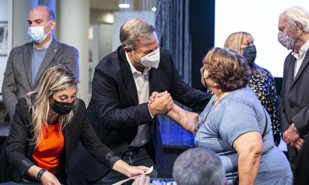 CASCALLARES ACOMPAÑÓ A  FAMILIAS BROWNIANAS EN LA FIRMA DE SU ESCRITURA