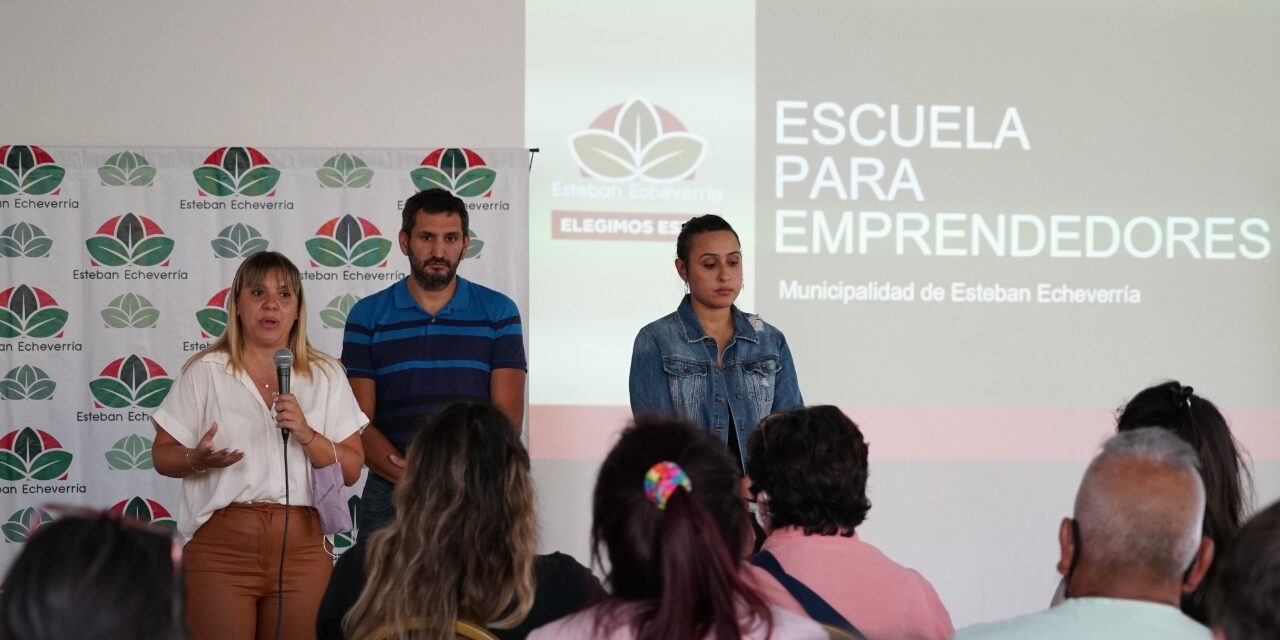JORNADA DE CAPACITACIÓN PARA EMPRENDEDORAS Y EMPRENDEDORES DE ESTEBAN ECHEVERR