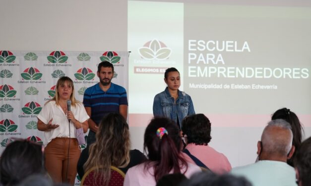 JORNADA DE CAPACITACIÓN PARA EMPRENDEDORAS Y EMPRENDEDORES DE ESTEBAN ECHEVERR