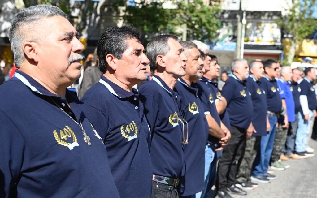 HOMENAJE A LOS HEROES DE MALVINAS EN ECHEVERRIA