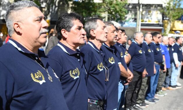 HOMENAJE A LOS HEROES DE MALVINAS EN ECHEVERRIA