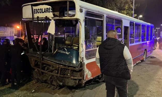 ROBO, SE TIROTEO CON LA POLICIA, DESTRUYO VEHICULOS PERO YA ESTA LIBRE