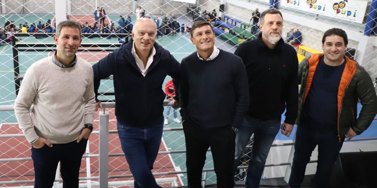 GRINDETTI Y EL PUPI ZANETTI INAURUGRARON EL CENTRO DEPORTIVO DE PEÑEIRO