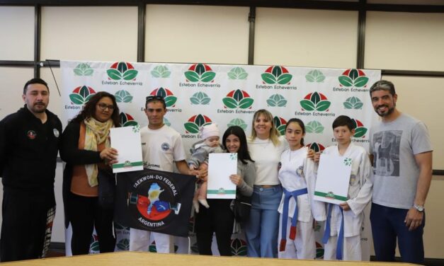 EL MUNICIPIO DE ECHEVERRIA ENTREGO SUBSIDIOS A DEPORTISTAS