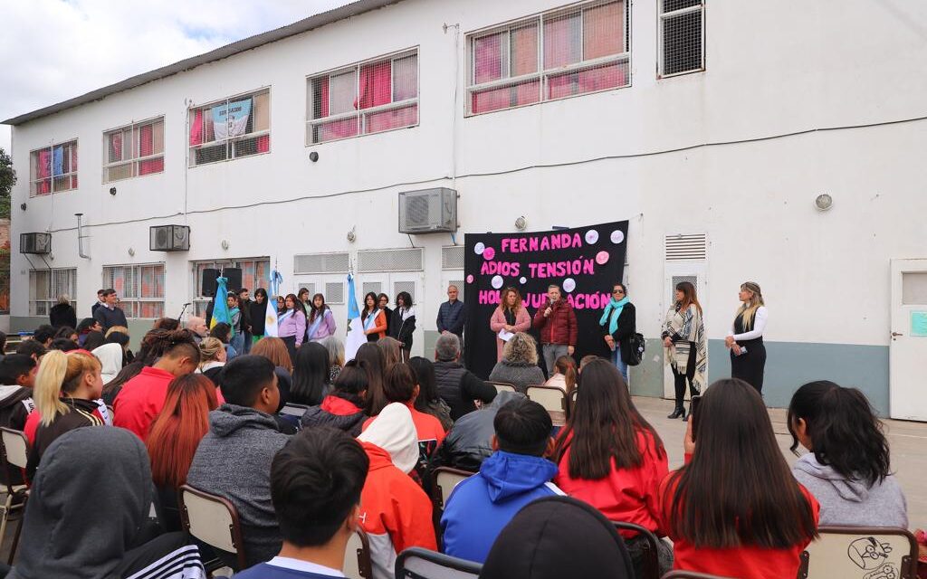 GRAY JUNTO CON LA COMUNIDAD EDUCATIVA DE LA ESCUELA SECUNDARIA N° 36