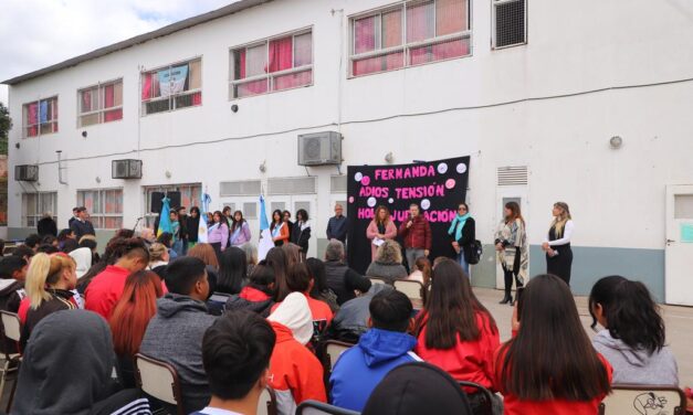 GRAY JUNTO CON LA COMUNIDAD EDUCATIVA DE LA ESCUELA SECUNDARIA N° 36