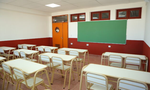 FERNANDO GRAY INAUGURÓ DOS AULAS EN EL INSTITUTO SUPERIOR DE FORMACIÓN DOCENTE Y TÉCNICA N° 35