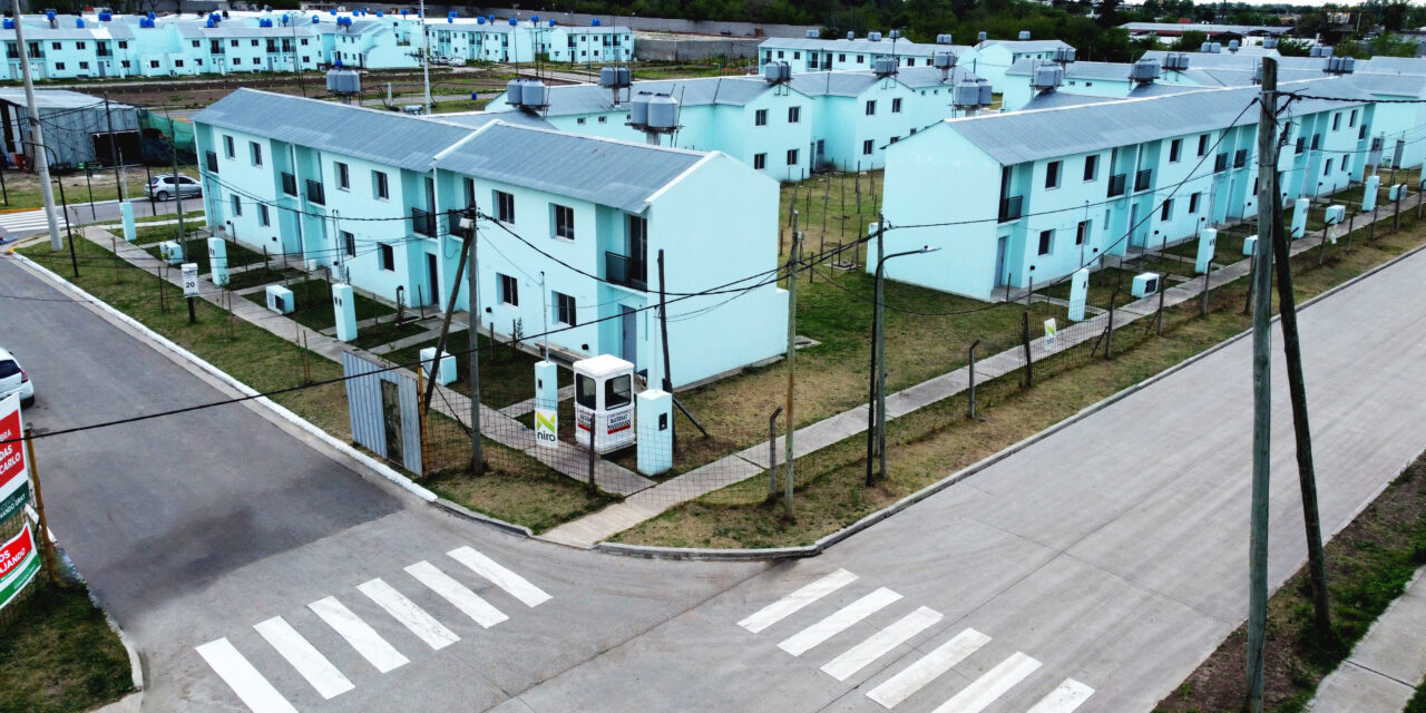 FERNANDO GRAY Y ALBERTO FERNÁNDEZ INAUGURARON 114 VIVIENDAS EN EL BARRIO MONTECARLO DE ESTEBAN ECHEVERRÍA