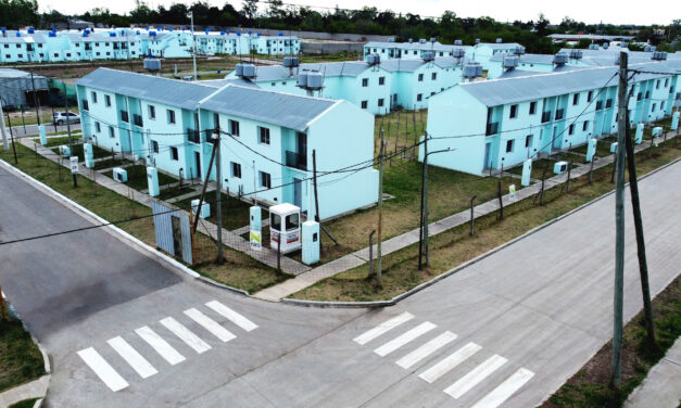 FERNANDO GRAY Y ALBERTO FERNÁNDEZ INAUGURARON 114 VIVIENDAS EN EL BARRIO MONTECARLO DE ESTEBAN ECHEVERRÍA