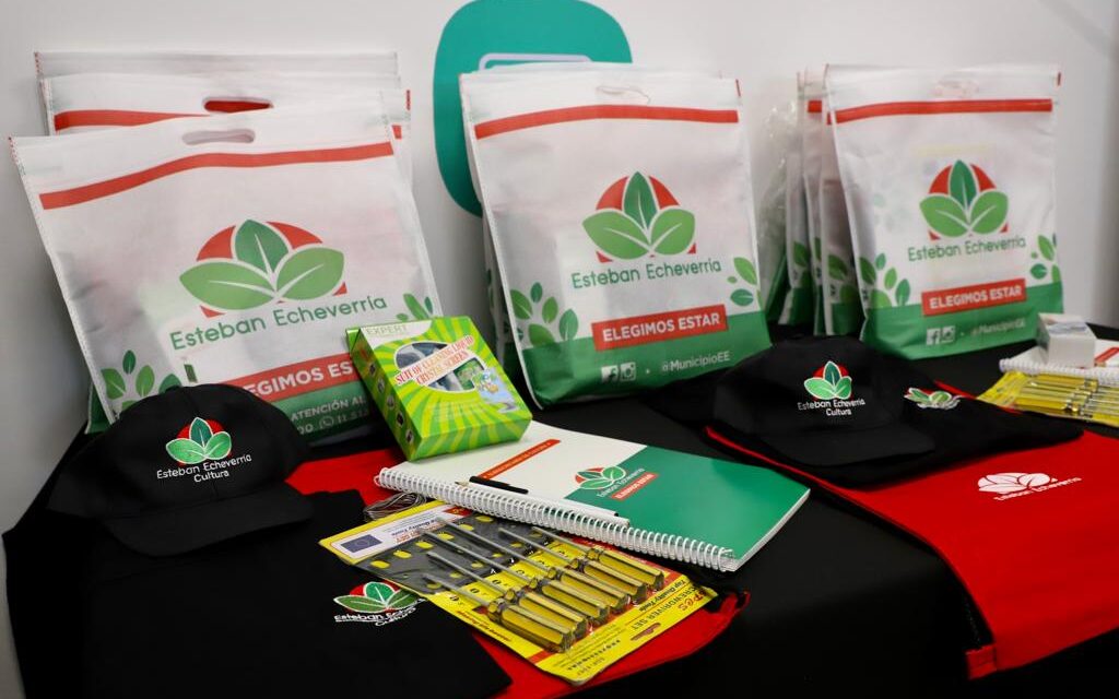 EL MUNICIPIO DE ECHEVERRIA ENTREGÓ KITS DE HERRAMIENTAS PARA ESTUDIANTES DE CURSOS PROFESIONALES