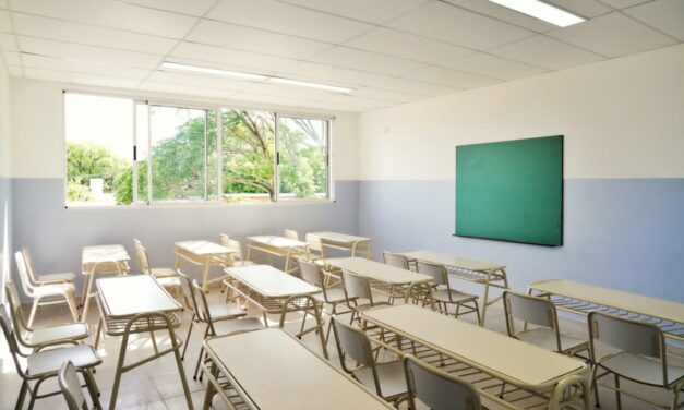 GRAY INAUGURO AULAS  EN LA SECUNDARIA 30 DE ECHEVERRIA