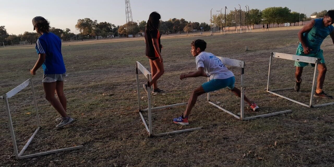 LOS ATLETAS PERONENSES DE LAS ESCUELAS MUNICIPALESYA REALIZAN SU PRETEMPORADA