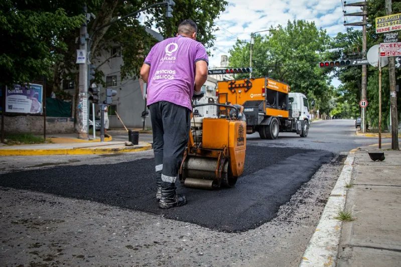CONTINÚA AVANZANDO EL PLAN INTEGRAL DE BACHEO EN QUILMES CENTRO