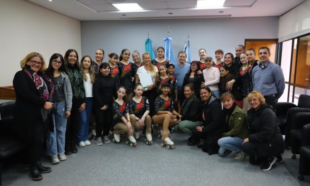 GRAY RECIBIÓ AL EQUIPO DE PATÍN ARTÍSTICO DEL CLUB SOCIEDAD ESPAÑOLA