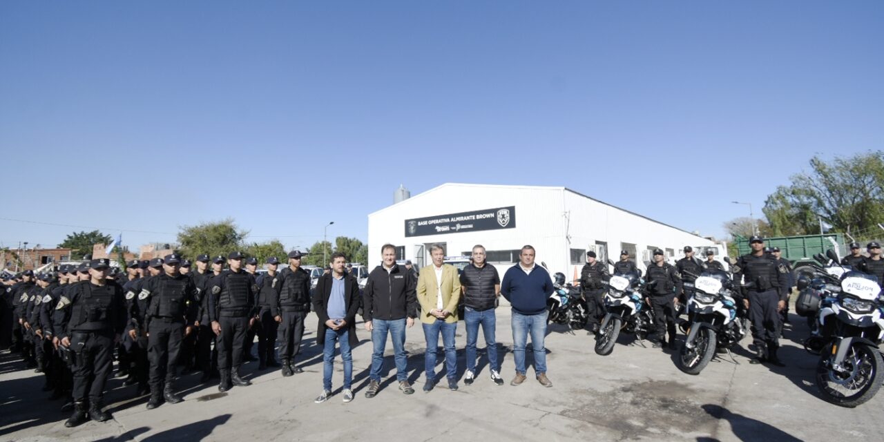 ALMIRANTE BROWN PRESENTÓ 300 NUEVOS EFECTIVOS, CAMIONETAS 0KM Y MOTOS