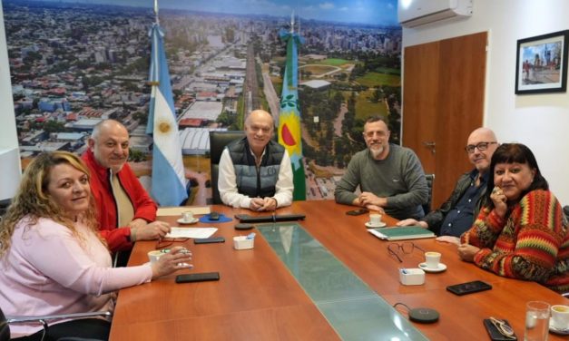 GRINDETTI Y KRAVETZ FIRMARON UN 26% DE AUMENTO PARA LOS MUNICIPALES DE LANÚS