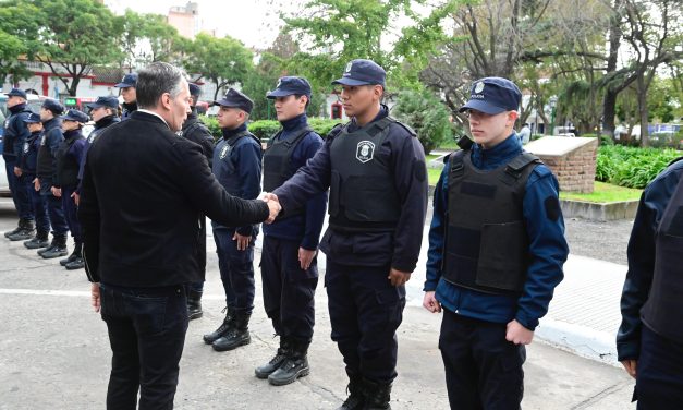 GRAY PONE EN FUNCIONES CONDUCTORES POLICIALES