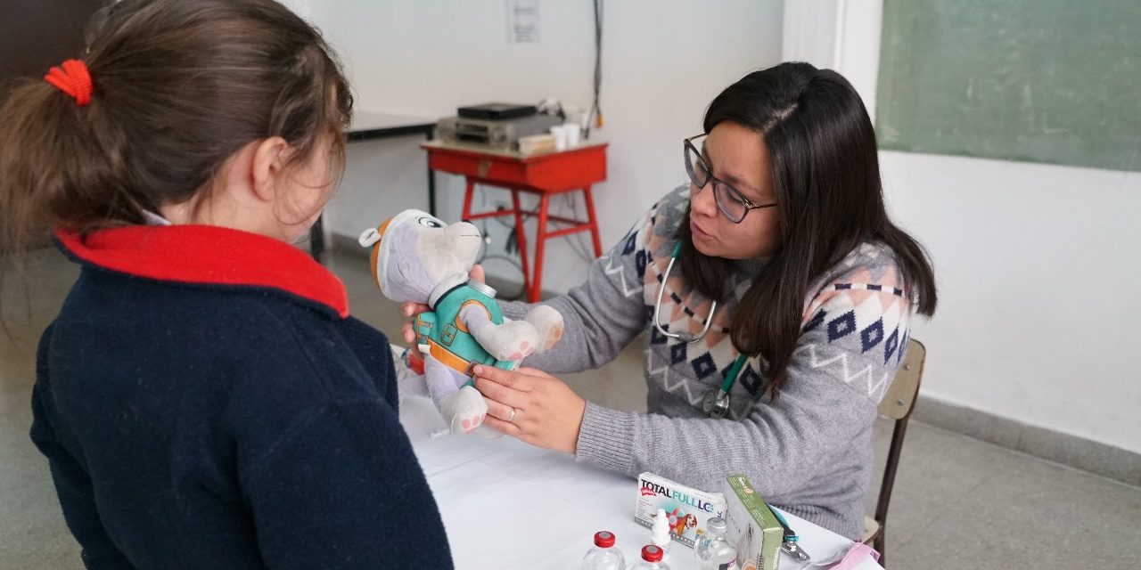ECHEVERRIA REALIZA CURSOS DE TENENCIA RESPONSABLE DE MASCOTAS EN LAS ESCUELAS