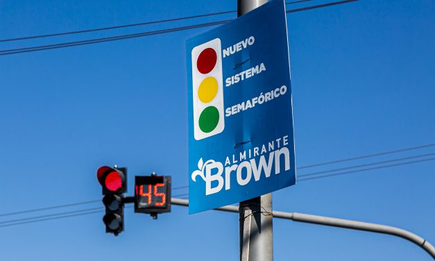 EL MUNICIPIO DE ALTE BROWN INSTALÓ NUEVO SISTEMA SEMAFÓRICO EN LA AVENIDA CAPITÁN OLIVERA