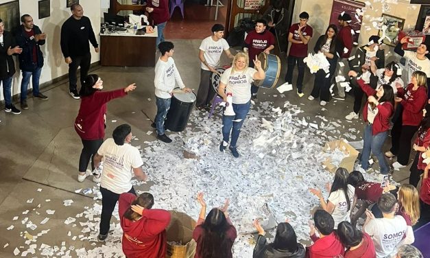 FRANJA MORADA TRIUNFO EN LAS ELECCIONES DE ECONOMIA DE LA UNIVERSIDAD DE LOMAS