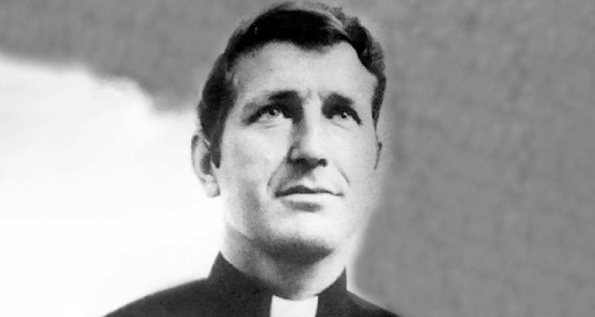 LA UNLa HOMENAJEA AL PADRE MUJICA