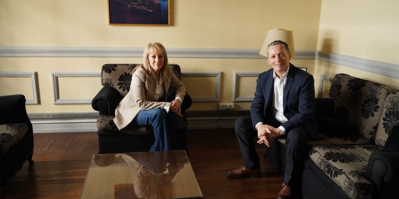 GRAY SE REUNIO CONLA CANDIDATA A VICEPRESIDENTA DE URUGUAY