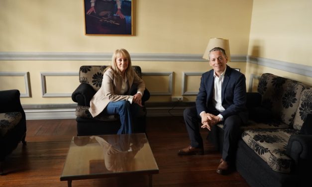 GRAY SE REUNIO CONLA CANDIDATA A VICEPRESIDENTA DE URUGUAY
