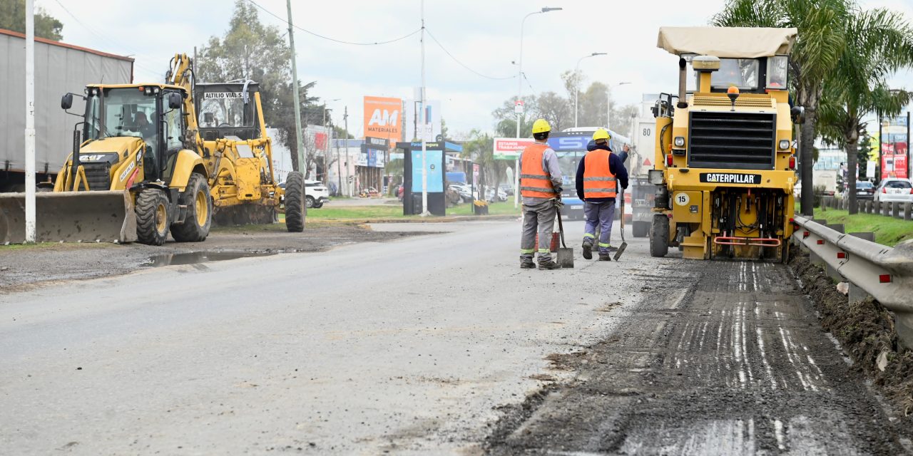 EL MUNICIPIO DE ECHEVERRIA PAVIMENTA LA AVDA CASTEX