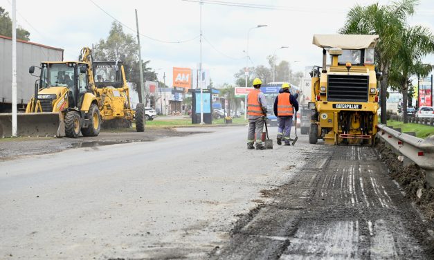 EL MUNICIPIO DE ECHEVERRIA PAVIMENTA LA AVDA CASTEX