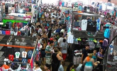 FERIANTES DE LA SALADA CORTARON CAMINO NEGRO EN PROTESTA POR EL CIERRE DEL PREDIO