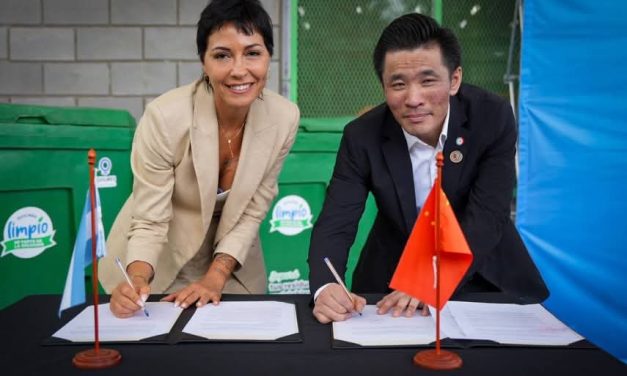 MAYRA PRESENTÓ EL PROGRAMA “ECO-SÚPER” CON EL QUE SE INSTALARÁN  PUNTOS DE RESIDUOS RECICLABLES EN SUPERMERCADOS CHINOS DEL DISTRITO