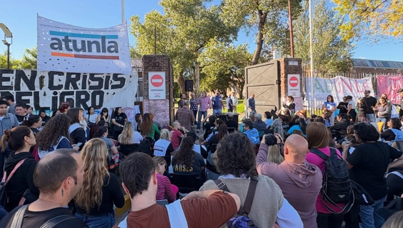 MASIVA CLASE PUBLICA EN LA UNIVERSIDAD DE LANUS