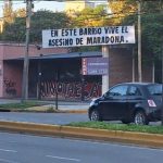«EN ESTE BARRIO VIVE EL ASESINO DE MARADONA» COLOCARON UN PASACALLE EN  EL BARRIO DE LUQUE EN ADROGUE