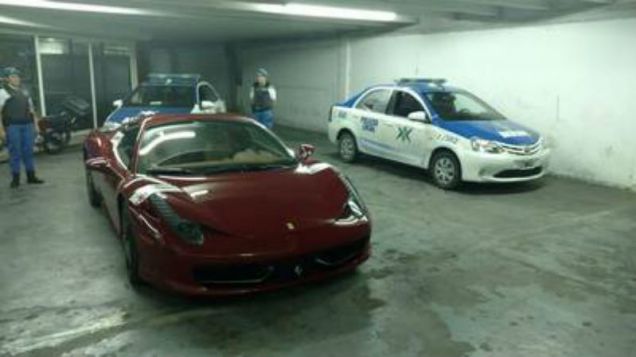 QUILMES, SECUESTRAN UNA FERRARI EN OPERATIVO DE TRANSITO