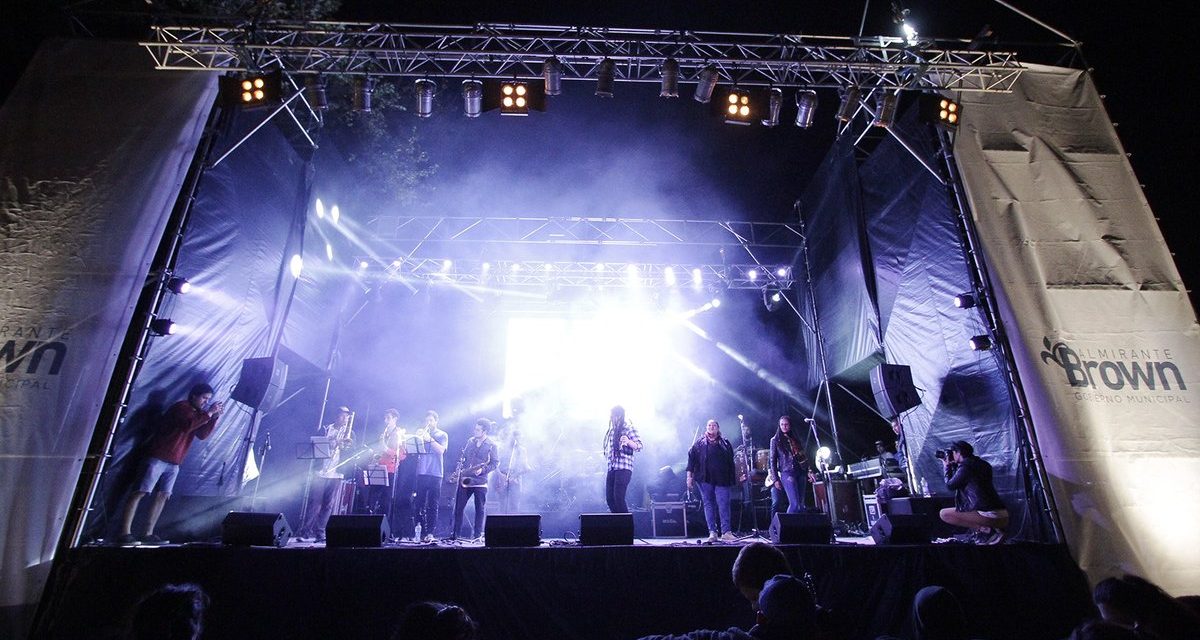 MILES DE VECINOS DISFRUTARON DEL FESTIVAL DE LA JUVENTUD EN BROWN