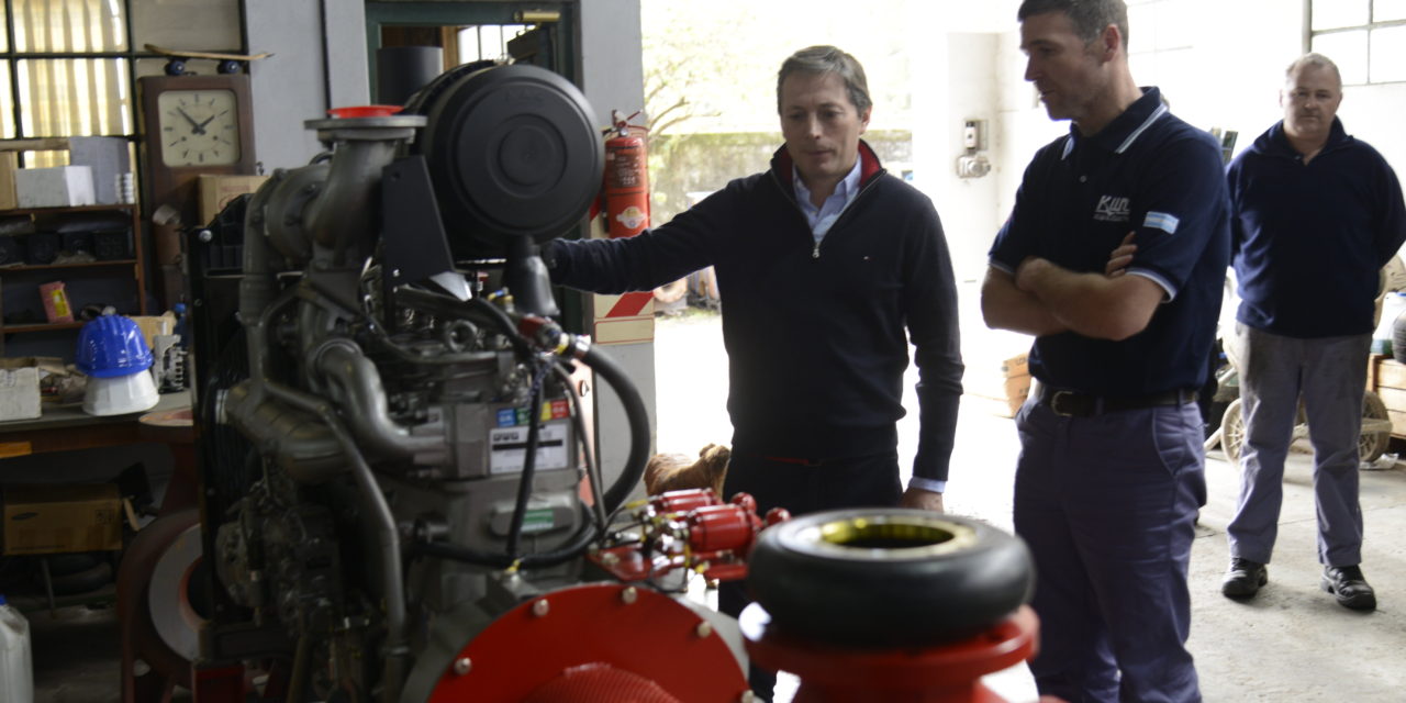 GRAY CONTINUA RECORRIENDO LAS FABRICAS DEL DISTRITO