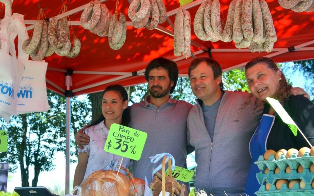 FERIA DE PRODUCTORES RURALES EN LA NUEVA GRANJA MUNICIPAL DE BROWN