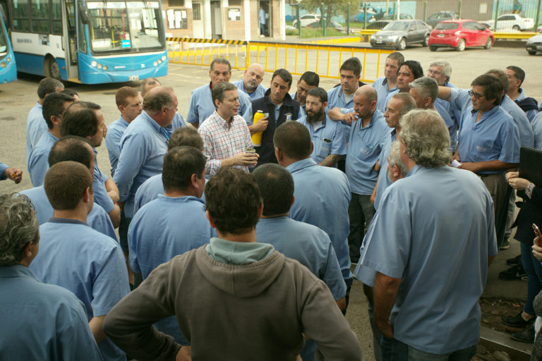 GRAY SE REUNIO CON LOS CHOFERES DE LA LINEA 165