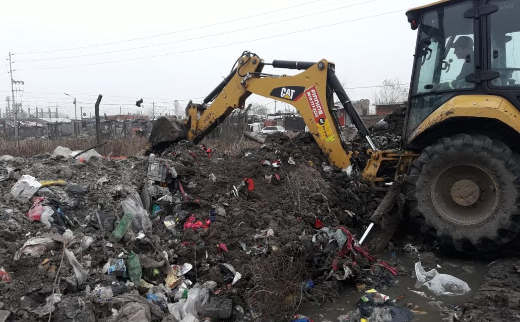 LOMAS, ACUMAR Y CEAMSE ERRADICAN BASURAL DEL BARRIO BRERO