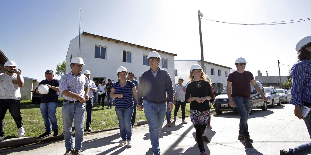 CASCALLARES RECORRIÓ LA CONSTRUCCIÓN DE 573 VIVIENDAS EN “BARRIO LINDO” Y OBRAS EN MALVINAS ARGENTINAS