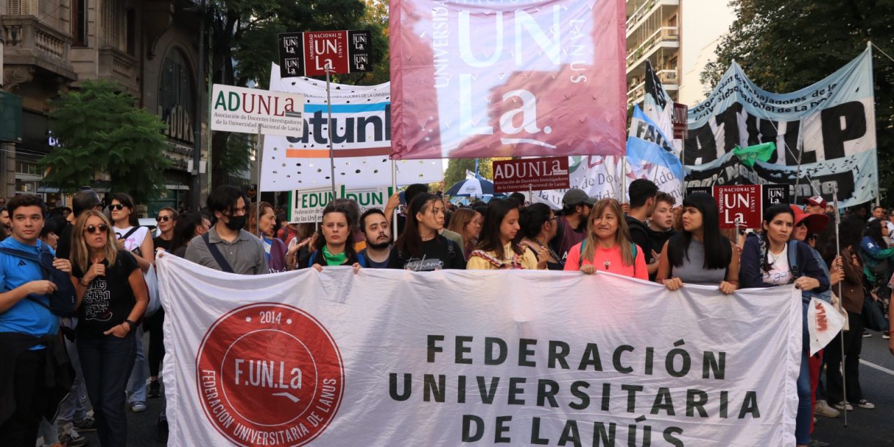 LA UNLA PRESENTE EN LA HISTORICA MARCHA EN DEFENSA DE LAS UNIVERSIDADES