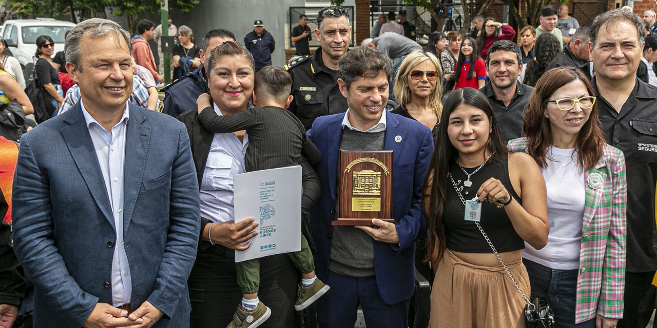 KICILLOF Y CASCALLARES ENTREGARON VIVIENDAS EN BROWN