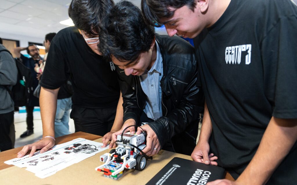 EL CLUB DE ROBOTICA DE LA UNaB, CREATIVIDAD Y TECNOLOGIA EN ACCION