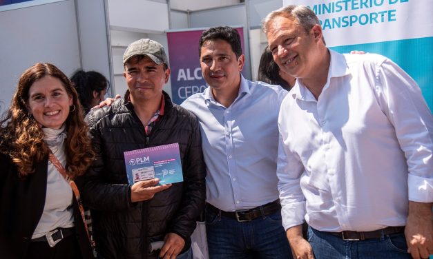 CASCALLARES Y MARINUCCI ENTREGARON PASES MULTIMODALES DE TRANSPORTE A VECINOS