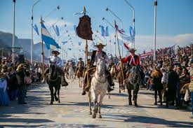 LA REGION SE VISTIO DE CELESTE Y BLANCO PARA CELEBRAR EL 25 DE MAYO