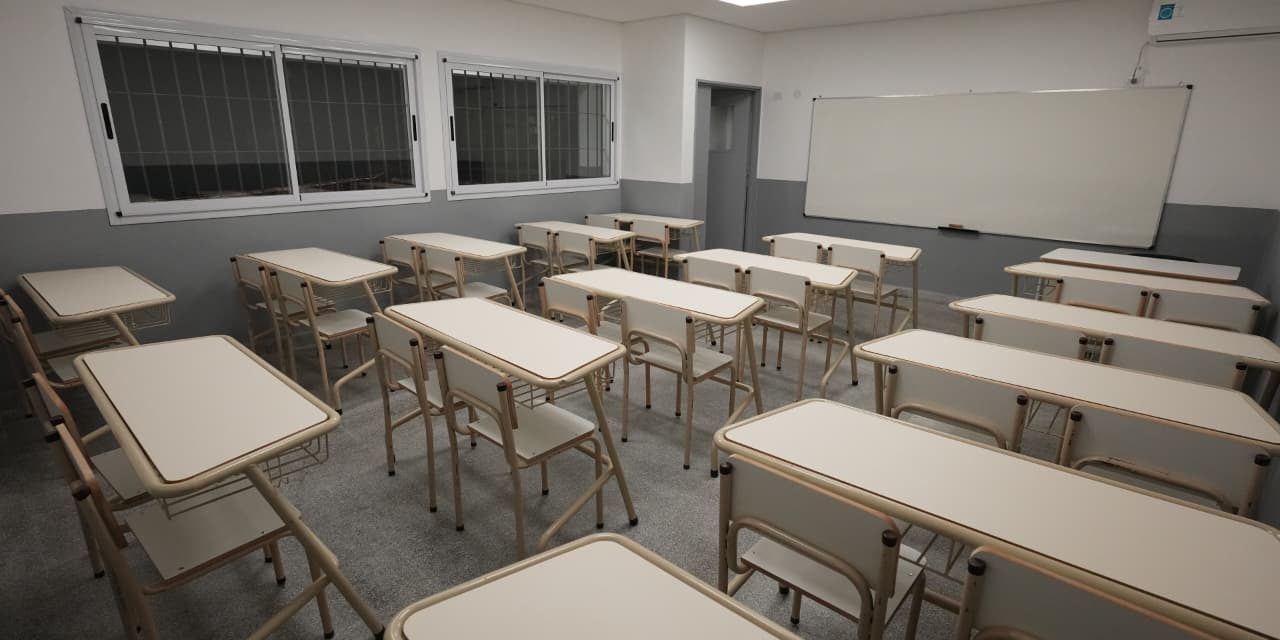GRAY INAUGURO OBRAS EN LA SECUNDARIA N°18 DE MONTE GRANDE