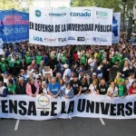 MULTITUDINARIA PRESENCIA DEL CONURBANO SUR EN LA MARCHA FEDERAL UNIVERSITARIA EN DEFENSA DE LA EDUCACIÓN PÚBLICA