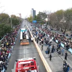 AVELLANEDA: EL SÁNGUCHE DE MATAMBRE MÁS LARGO DEL MUNDO TERMINÓ EN CAOS, CORRIDAS Y VALLAS DERRIBADAS